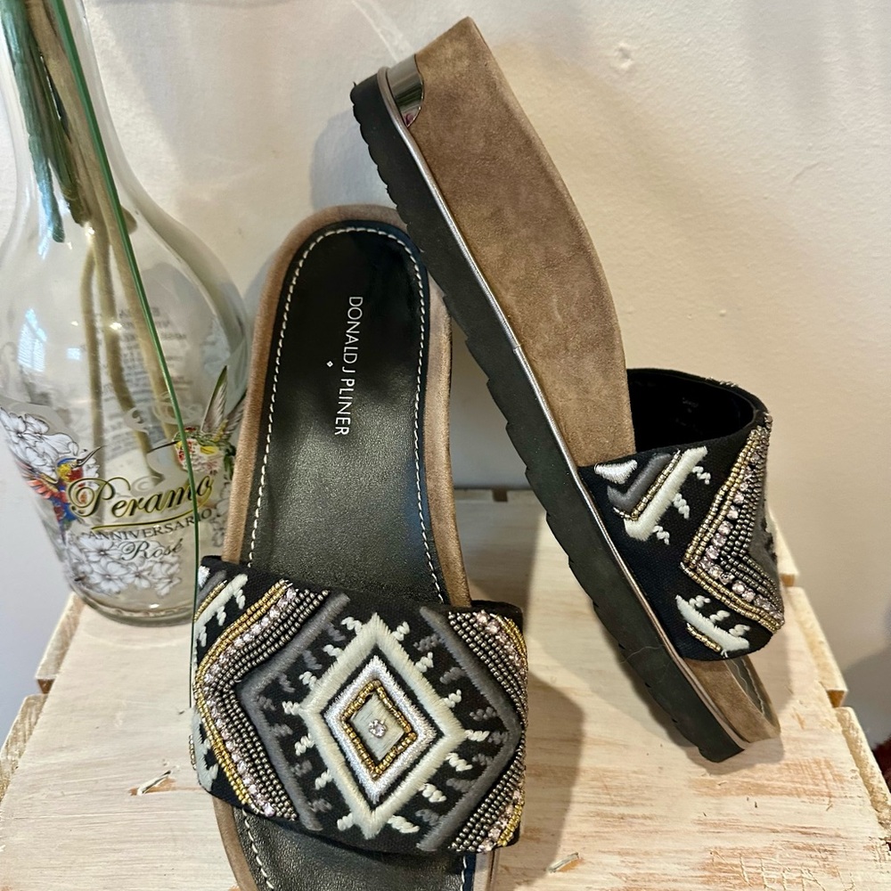 Donald J. Pliner Black and Tan Women's Slide Sandals